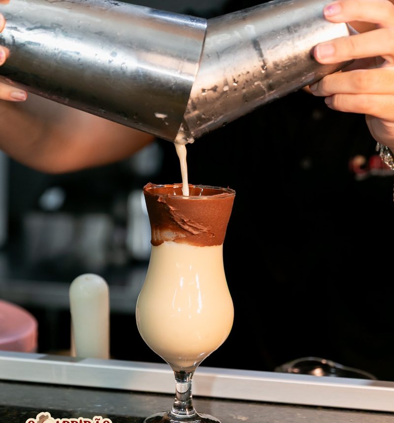 Drink cremoso sendo preparado